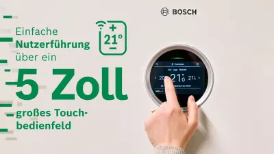 Ein Finger von Melanie Wingerter wischt über das an der Erdwärmepumpe angebrachte Touchbedienfeld.