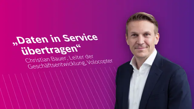 Christian Bauer, Leiter Geschäftsentwicklung bei Volocopter vor einem fuchsia Hintergrund.