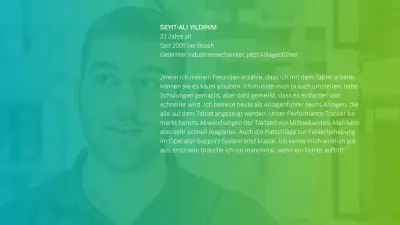 Bosch-Mitarbeiter Seyit-Ali Yildrim steht neben einer Steuereinheit.