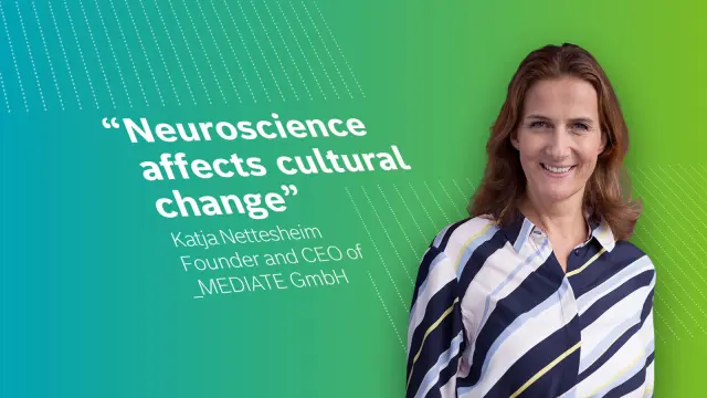 Katja Nettesheim, Founder and CEO of _MEDIATE GmbH in front of a turquoise background.