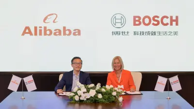Links: Joe Tsai, Chairman of Alibaba Group, rechts: Dr. Tanja Rückert, member of the Bosch board of management and Chief Digital Officer