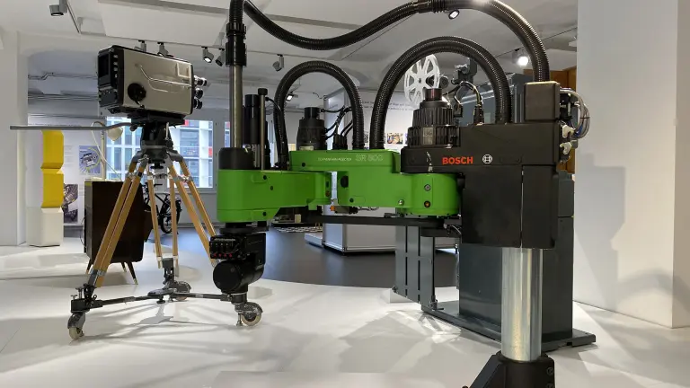 swivel-arm robot in an exhibition