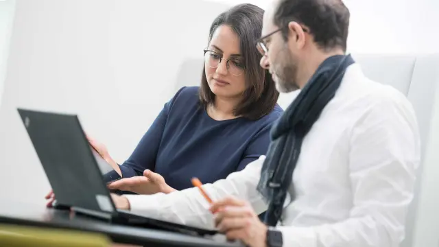 Mann, Frau, Supply Chain, Austausc