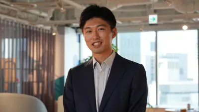 Yuto Minakata lächelt in die Kamera.