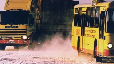 Since the 1970s, Bosch technology for buses and trucks has also had to undergo testing in the Nordic winter. Both vehicles were equipped with the ABS antilock braking system for testing on the tracks. Photo from 1985.