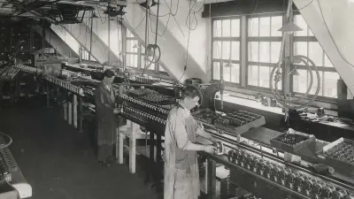 1925 wurde die sogenannte Fließfertigung eingeführt.