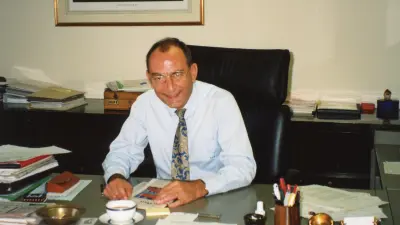 Klaus Dieter Schwantes in seinem Büro in Hong Kong, 1989