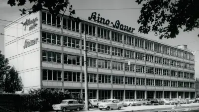 Weithin sichtbar leuchtete der Schriftzug von Kino-Bauer