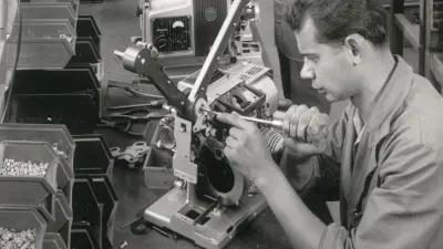 Fertigung von Filmprojektoren in Stuttgart-Untertürkheim 1960