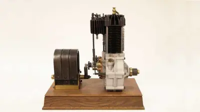 Motor and magneto ignition device of a De Dion-Bouton three-wheeler