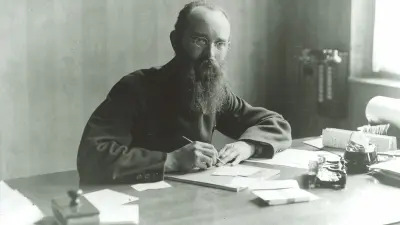 A man sits at a desk. The man is Robert Bosch.