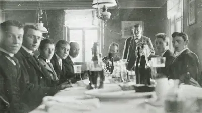 Robert Bosch und seine Mitarbeiter bei einem Ausflug, 1896