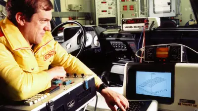 Calibration of the Motronic digital engine management system at the Automotive Engineering Center in Schwieberdingen, 1984