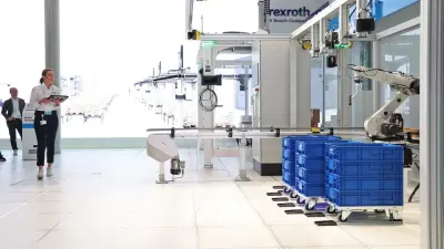 Fertigungsaufbau mit Montagesystem und Sortierroboter