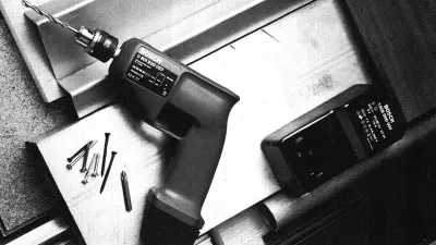 Akku-Bohrschrauber und Ladestation