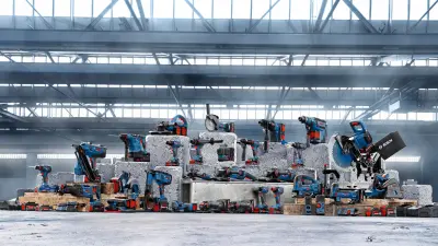 Verschiedene Akkuwerkzeuge auf Holz und Beton