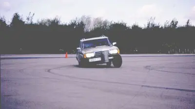 Erprobung der ersten ESP-Prototypen in einem Mercedes-Benz 230 TE, Baujahr 1983