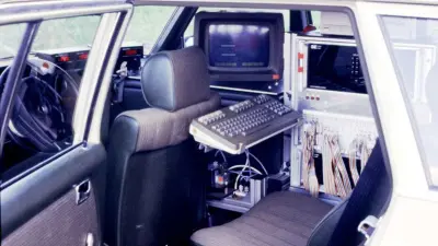 Erprobung der ersten ESP-Prototypen in einem Mercedes-Benz 230 TE, Baujahr 1983