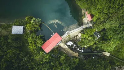 The picture shows an aerial view of a house by the lake.