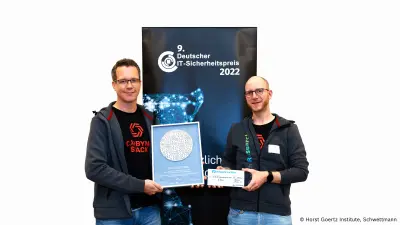 Picture of Bosch Research experts Sven Trieflinger and Sebastian Becker at the award ceremony of the German IT Security Award, holding certificate and prize in their hands.