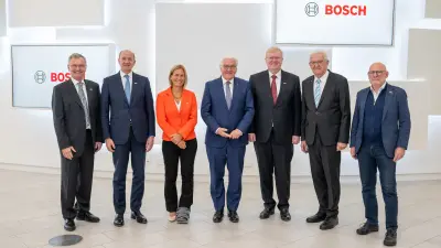 Frank-Walter Steinmeier visiting Bosch Research in Renningen, Germany, together with the Bosch Board of Management, Thomas Kropf (Bosch Head of Research), the Minister President of Baden-Württemberg, Winfried Kretschmann, and the Minister of Transport of Baden-Württemberg, Winfried Hermann.