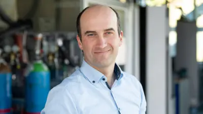 Dr. Maxime Carré