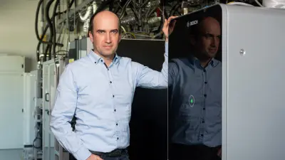 Dr. Maxime Carré
