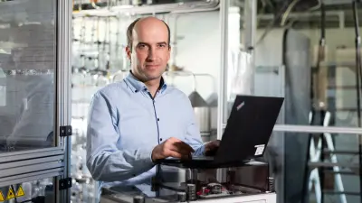 Dr. Maxime Carré