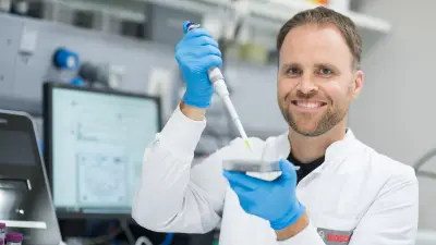Dr. Jochen Hoffmann