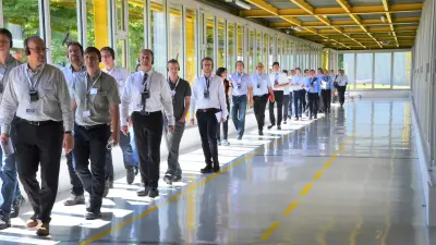 Image from the 2017 learning journey. Multiple ’travelers“ are on their way to a Bosch plant.