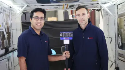 Zwei Wissenschaftler mit der SoundSee Technologie von Bosch.