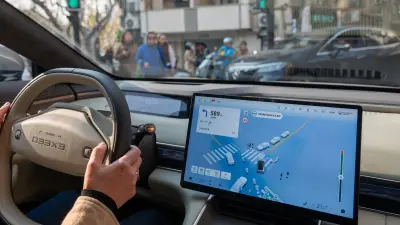 In-car display showing driver assistance system and surrounding traffic