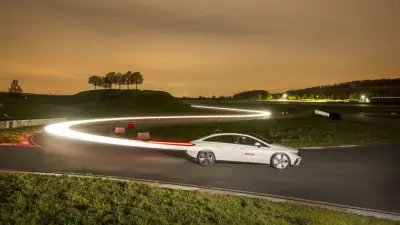 Long exposure of a Mercedes-Benz EQS at dusk on the Bosch test site in Boxberg.