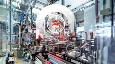 The image shows a production line at the Bosch plant in Bamberg, which is where the AI Analytics Platform is installed.