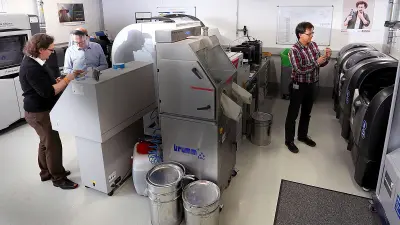 Developer Training Center at Schwieberdingen: Employees are working on various 3D printers
