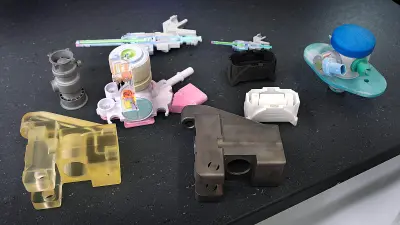 Various plastic parts which were 3D-printed in Schwieberdingen