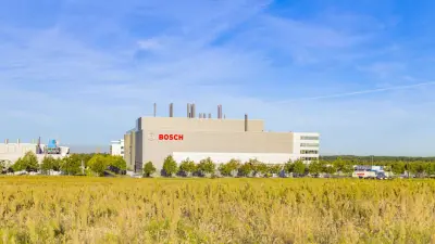 The new Bosch factory in Dresden surrounded by trees and green meadows.