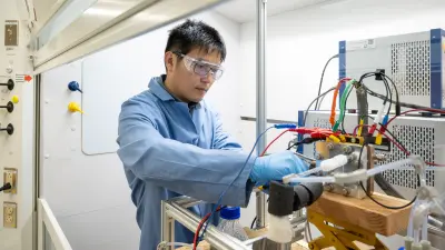 Lei Cheng, Bosch Research, forscht an der Optimierung von Wasserstofftechnologien.