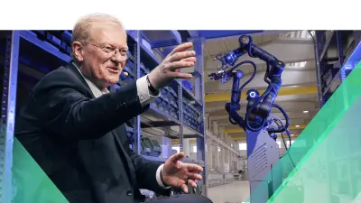 Bosch CEO Dr. Stefan Hartung spricht über Robotik, in einer grafischen Überlagerung neben ihm ist ein Roboterarm in einer Fabrikhalle zu sehen.
