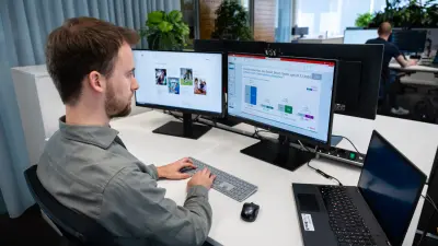 Patrick works on a presentation for the supervisory board meeting at Bosch.