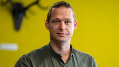 Timo Bartsch works in the field of electrical engineering at Bosch Research.