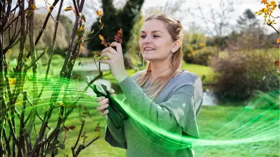 Ellouise Hasler-Stott is one of Britain’s A-list florists. Her trusty Bosch gardening tool EasyPrune not only lightens her daily workload with flowers and other plants.