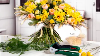 The Get well soon-bouquet by Ellouise Hasler-Stott was created using the battery-powered garden shears EasyPrune by Bosch.