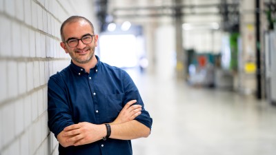 Bosch Research expert Luigi Palmieri in the robotics laboratory at the Bosch Research Renningen site.