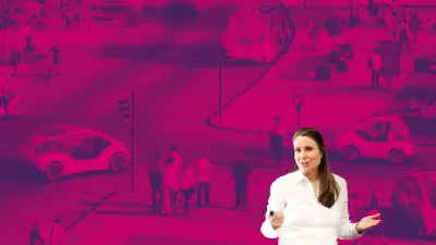 Stage-Bild mit autonomen Fahrzeugen im Stadtverkehr und Susan Shaheen.