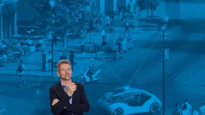 Carlo Ratti, Ingenieur und Architekt, steht vor einem blauen Hintergrund. Die Grafik zeigt eine futuristische Stadt. 