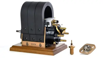 Der erste Bosch-Hochspannungsmagnetzünder, Typ Hdh, mit Zündkerze (1902)