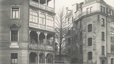 Komplett in Stahlbeton gebaut, war das erste Fabrikgebäude um 1900 sehr modern, auch wenn eine Renaissancefassade aufgesetzt wurde.