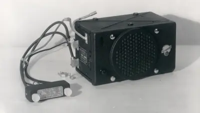 Musik unterwegs war nicht mehr länger ein Wunschtraum, als Bosch und Blaupunkt-Ingenieure 1932 erstmals in Europa ein Autoradio zur Serienreife entwickelten.