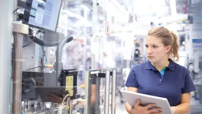 Analyse der laufenden Produktion. So gewonnene Daten helfen auf dem Weg zur vernetzten Welt der 'Industrie 4.0', in der Maschinen selbstständig miteinander kommunizieren und damit Produktionsabläufe verbessern können.